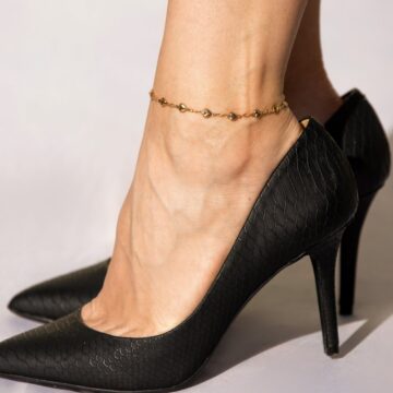 Alternative view of Solid Heart Link Anklet
